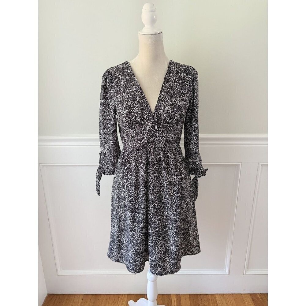 Gilli Stitch Fix Black & White Floral V-Neck Dress Tie Sleeves Stretch Waist S E